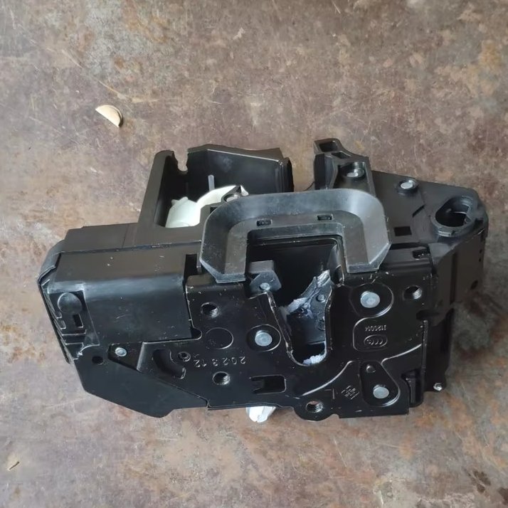 FRONT LEFT DOOR LOCK GEELY EMGRAND EC7 1018011213